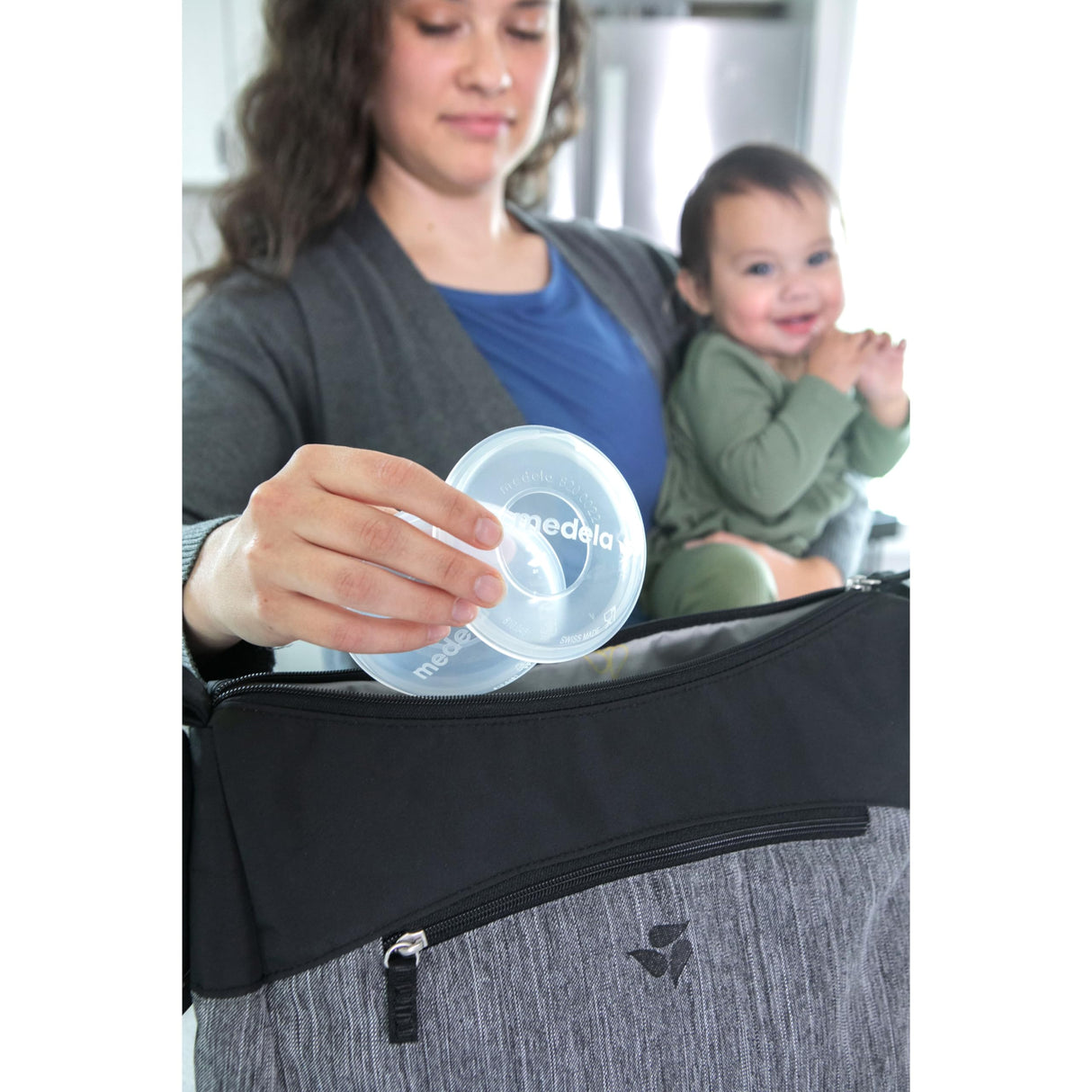 Medela Breast Milk Collection Shells, Collection Cups for Nursing and Breastfeeding Designed to Catch Excess Breastmilk, 2-Ct