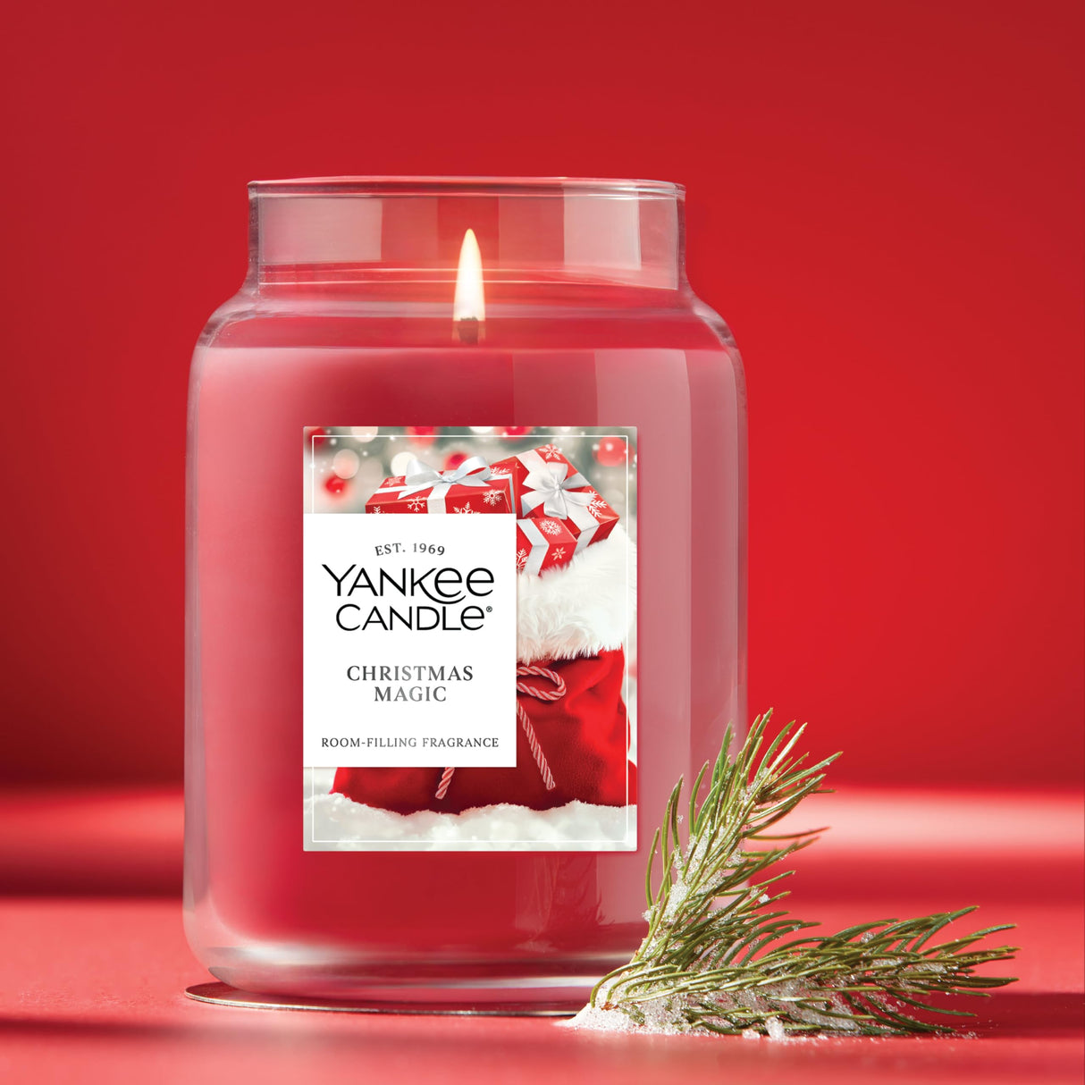 Yankee Candle Christmas Magic Scented Candle, 22oz Large Jar with up to 150 Hour Burn Time, Giftable, Holidays