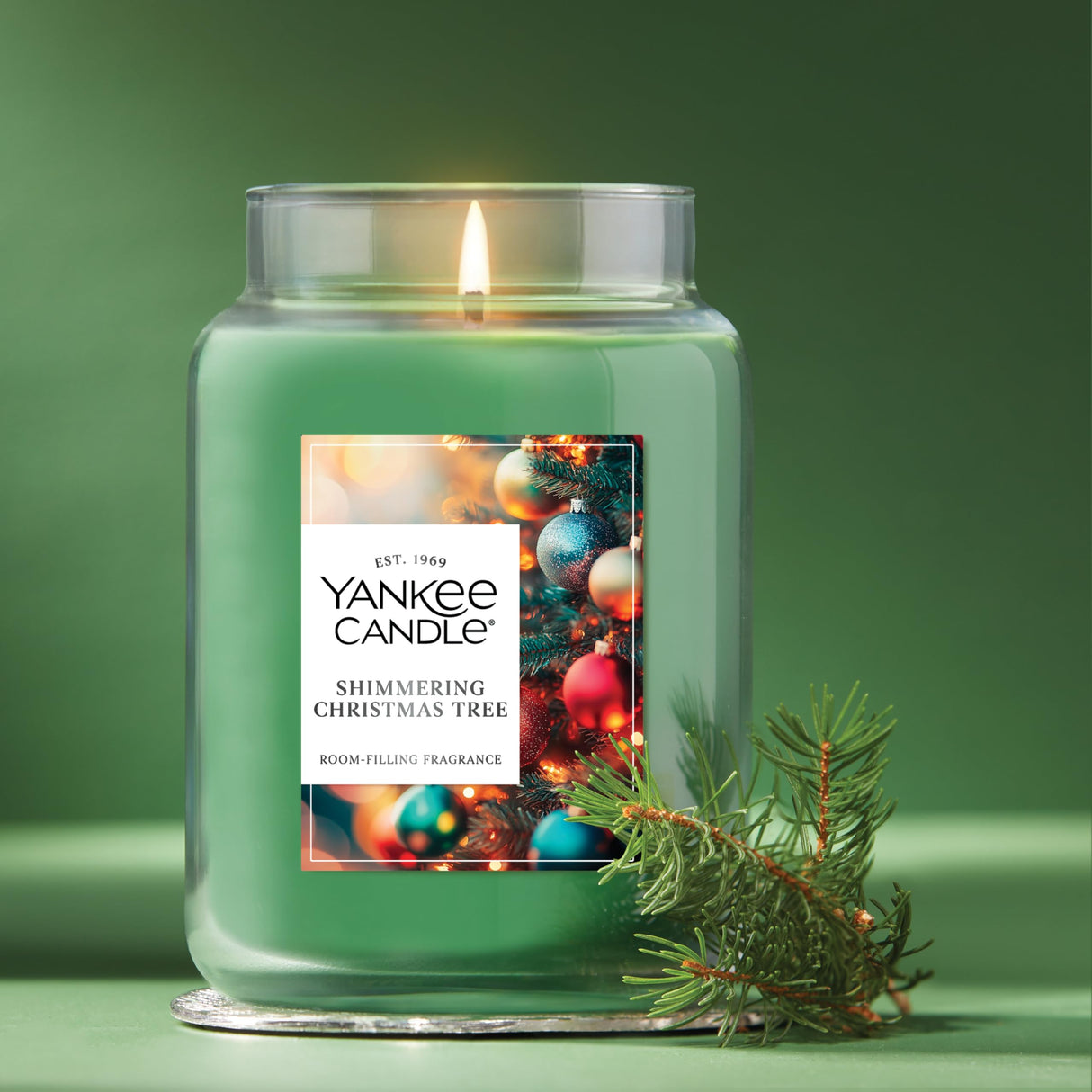 Yankee Candle Shimmering Christmas Tree Scented Candle, 22oz Large Jar with up to 150 Hour Burn Time, Giftable, Holidays