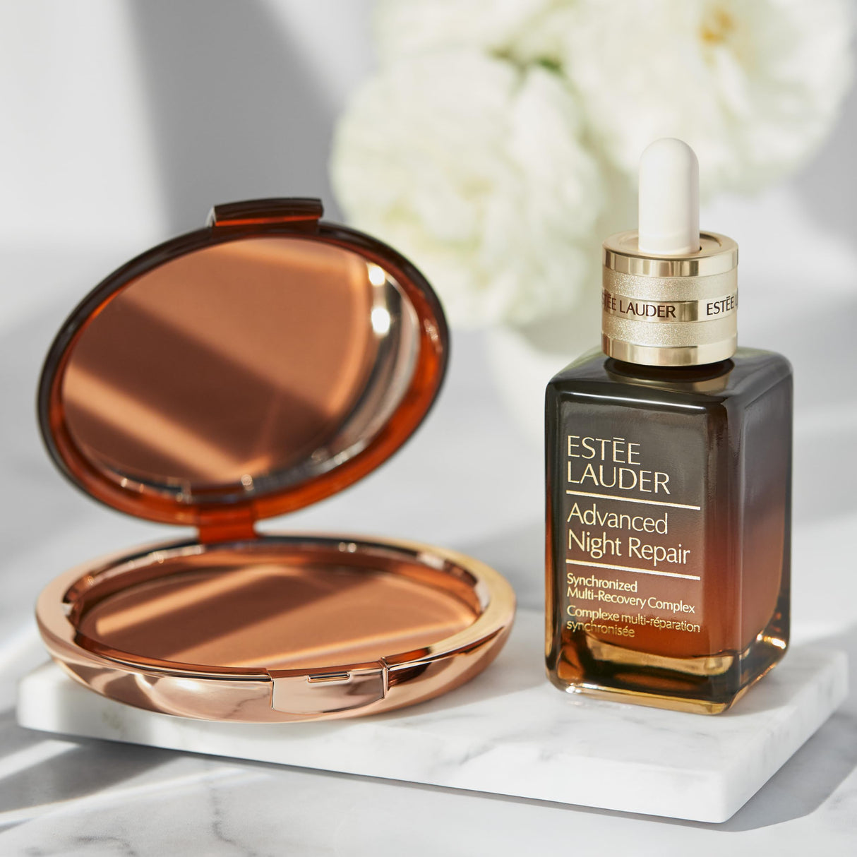 Estée Lauder Bronze Goddess Powder Bronzer | Matte Finish + Buildable Coverage, 0.74 Ounce, Light