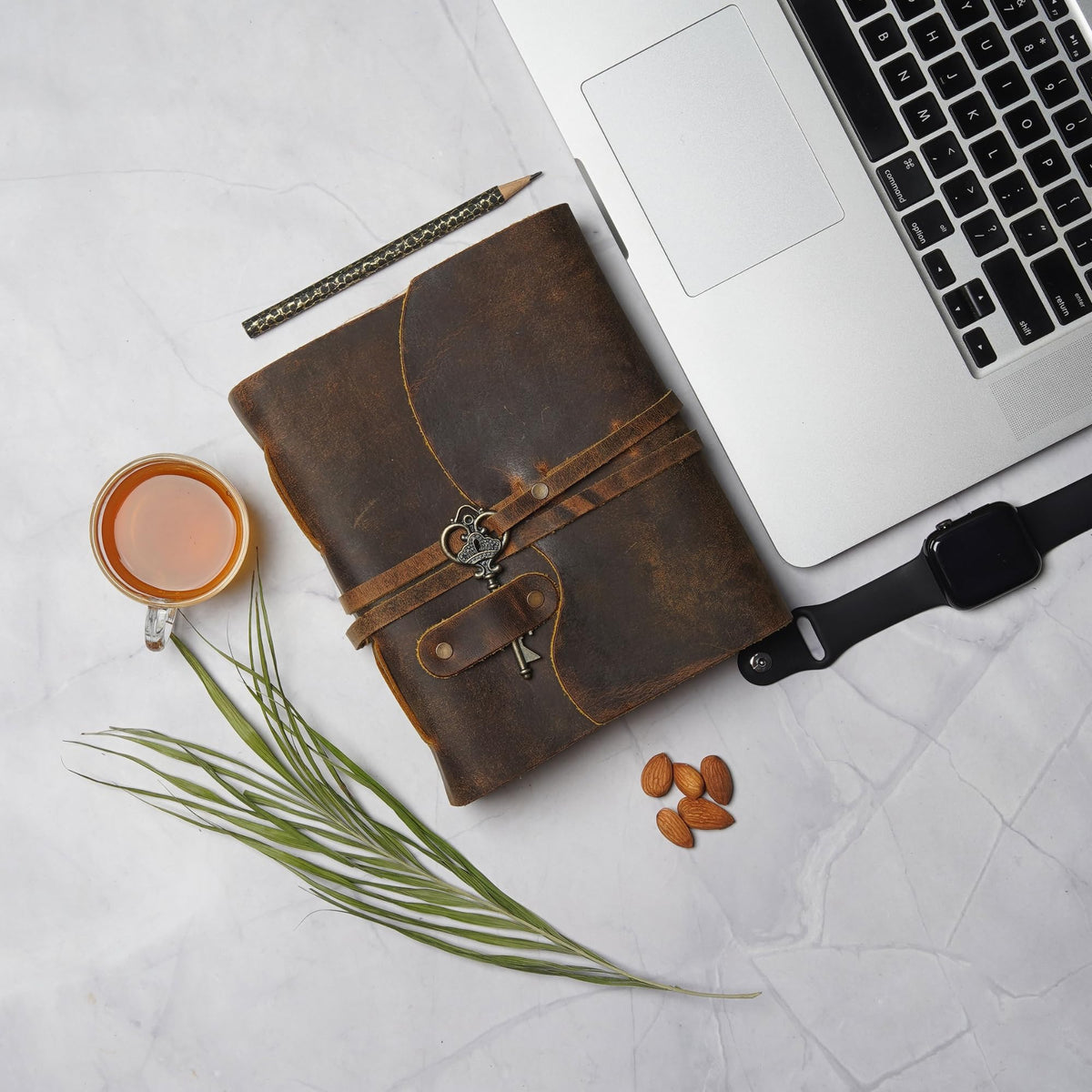 LEATHER VILLAGE Leather Journal Key Lock, Distressed Brown 6x4.