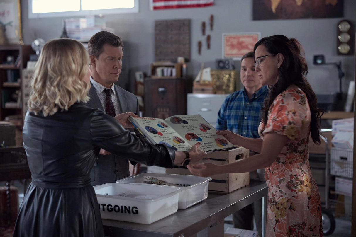 Signed, Sealed, Delivered: A Tale of Three Letters (Bonus Film- Signed Sealed Delivered: From Paris With Love)