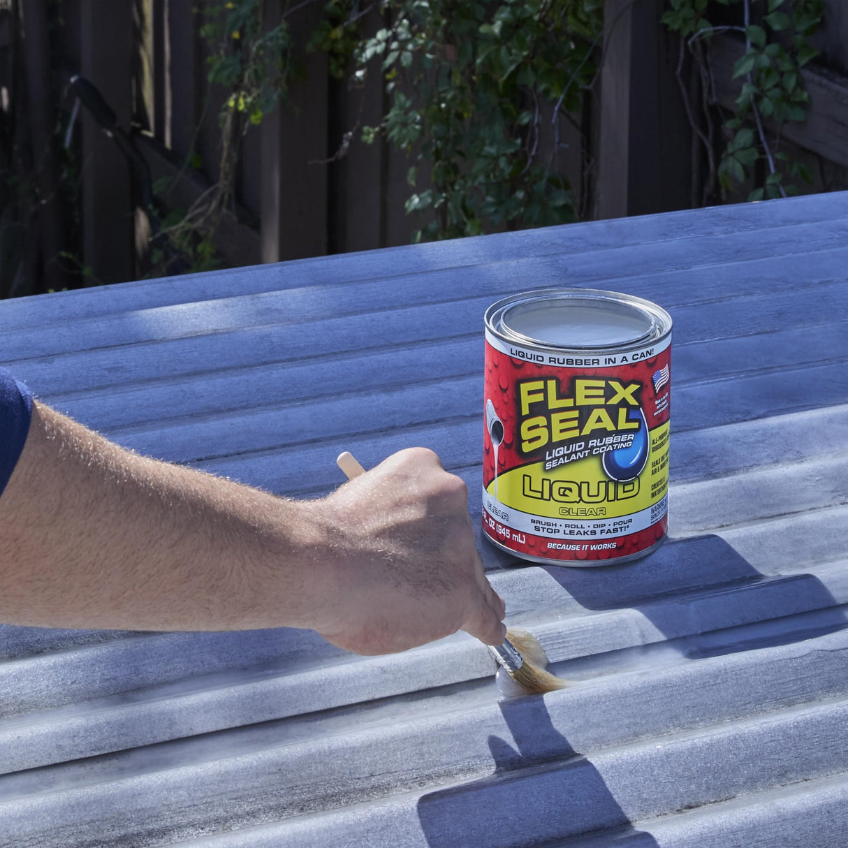 Flex Seal Liquid, Rubber Coating Sealant, Waterproof, Flexible, Breathable, and UV Resistant, Roof Repair, Basements, RV, Campers, Trailers, Marine, EPDM, Masonry, Clear, 32 oz