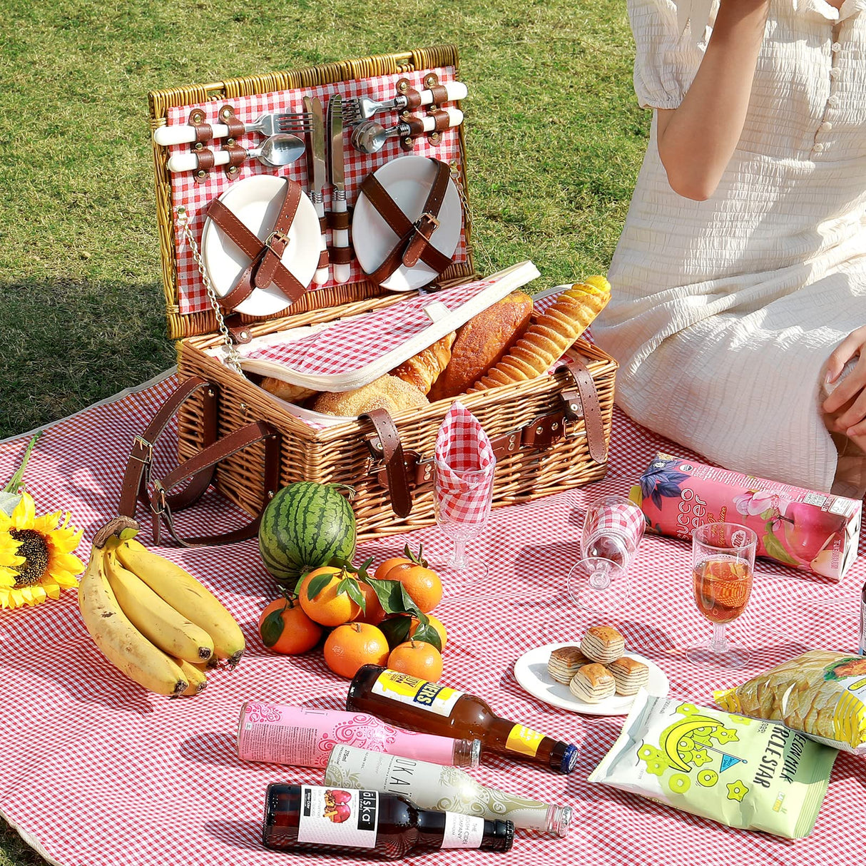 HYBDAMAI Picnic Basket for 4 Persons with Waterproof Picnic Blanket and Insulated Cooler, Large Wicker Picnic Basket for Camping, Outdoors, Valentine's Day, Christmas, Birthday, Wedding Gift