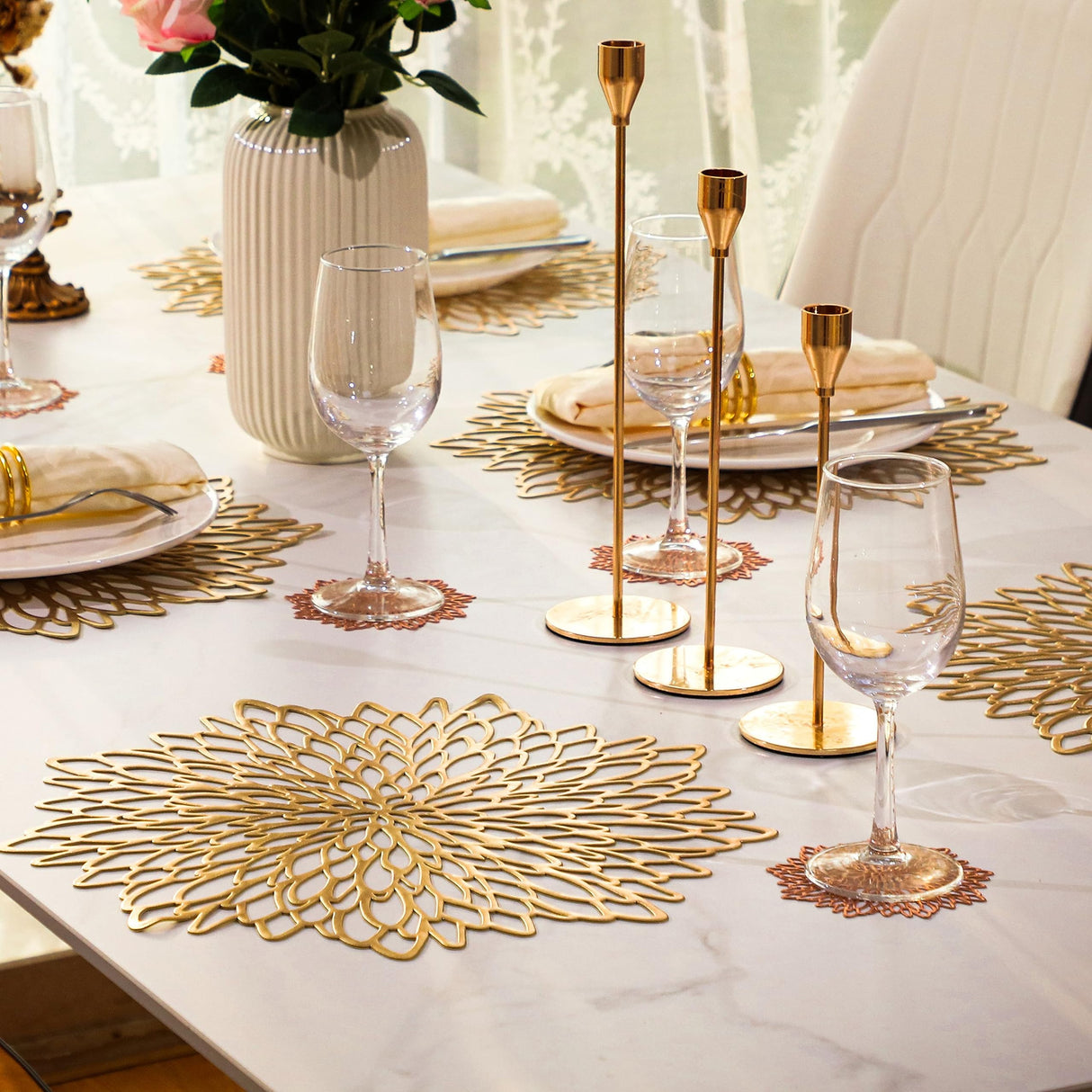 Snowkingdom Pack of 18 Gold Metallic Round Placemats Bulk Pressed Vinyl Leaf Dinning Kitchen Table Mats Decorations Setting for Christmas Wedding Thanksgiving Party Event Holiday Autumn Harvest