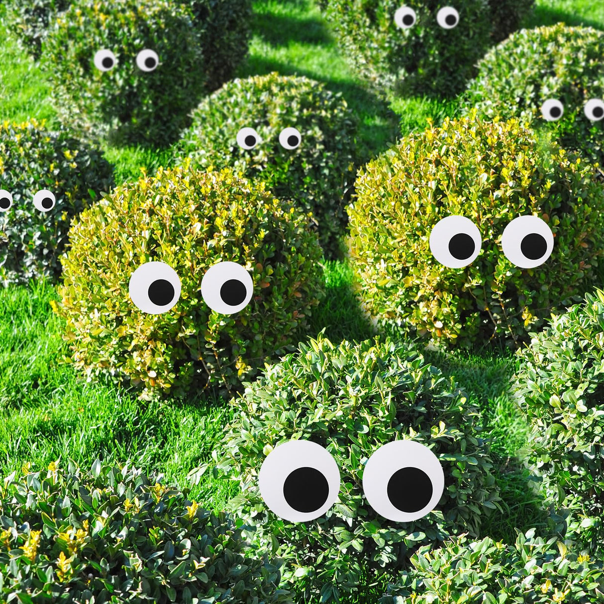 RoundFunny 44 Set 3 Sizes Halloween Bush Eye Decoration Bush Funny Eyes with Hooks for Halloween DIY Crafts Christmas Tree Outdoor Garden Lawn Decoration