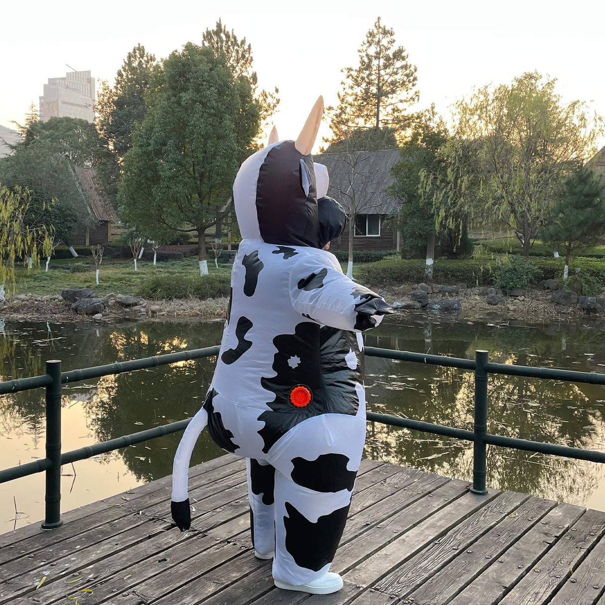 Arokibui Inflatable Cow Costume Blow up Animal Costume Cosplay Party Festival Christmas Halloween Suit Parade Carnival Suit Jumpsuit