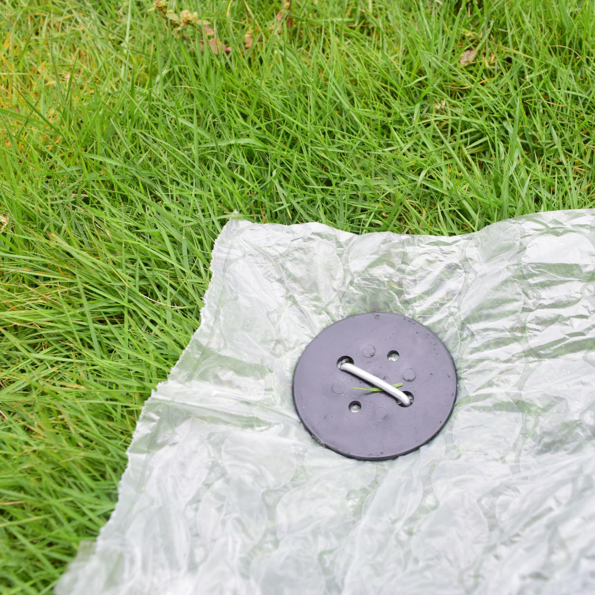MySit 6 inch Vapor Barrier Stakes 50 Pack with Staples Gasket Caps