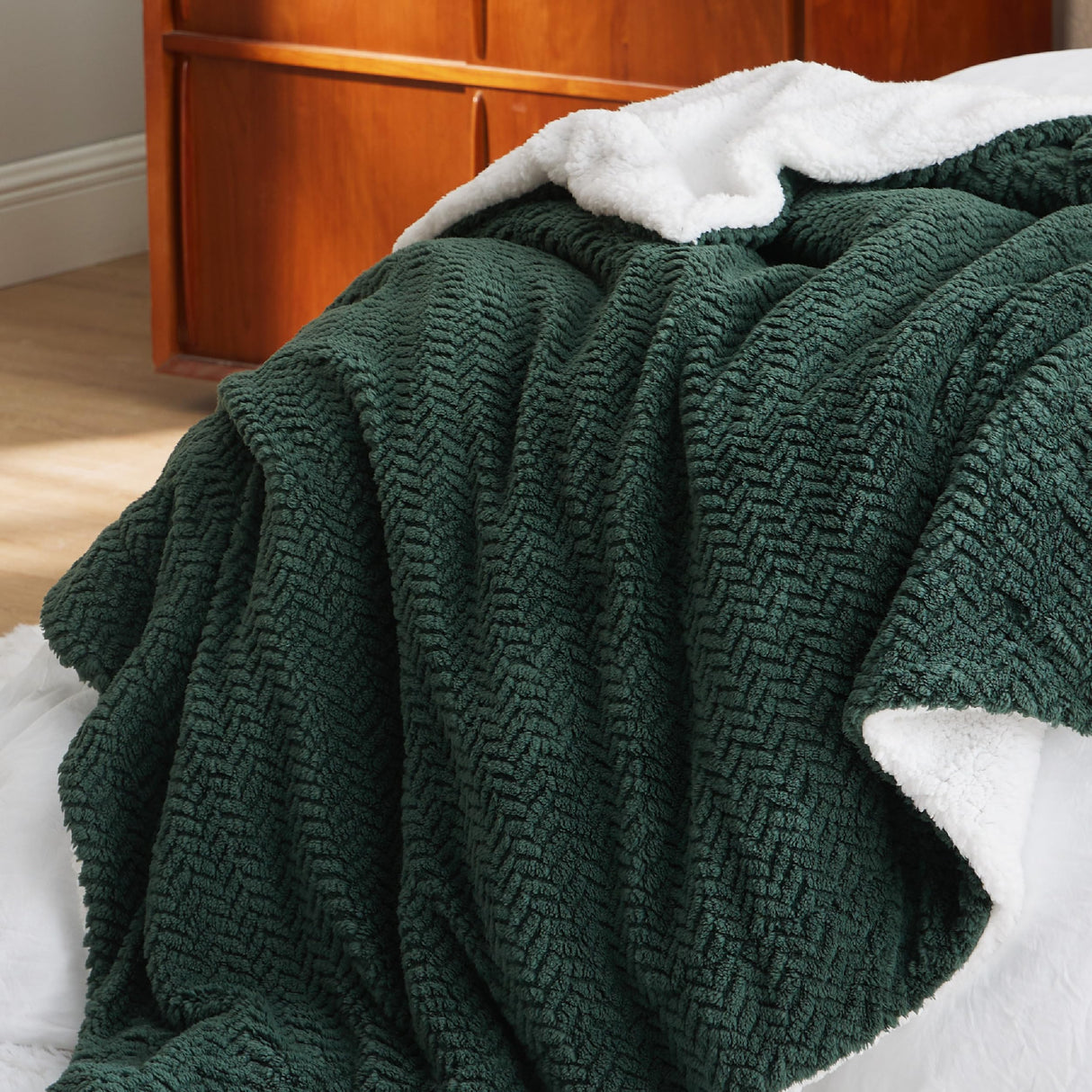 Bedsure Sherpa Fleece Throw Blanket for Couch - Herringbone Pattern Room Decor, Thick and Warm Christmas Blanket for Winter, GentleSoft Fuzzy Cozy Gifts for Women, Dark Green, 50x60 Inches