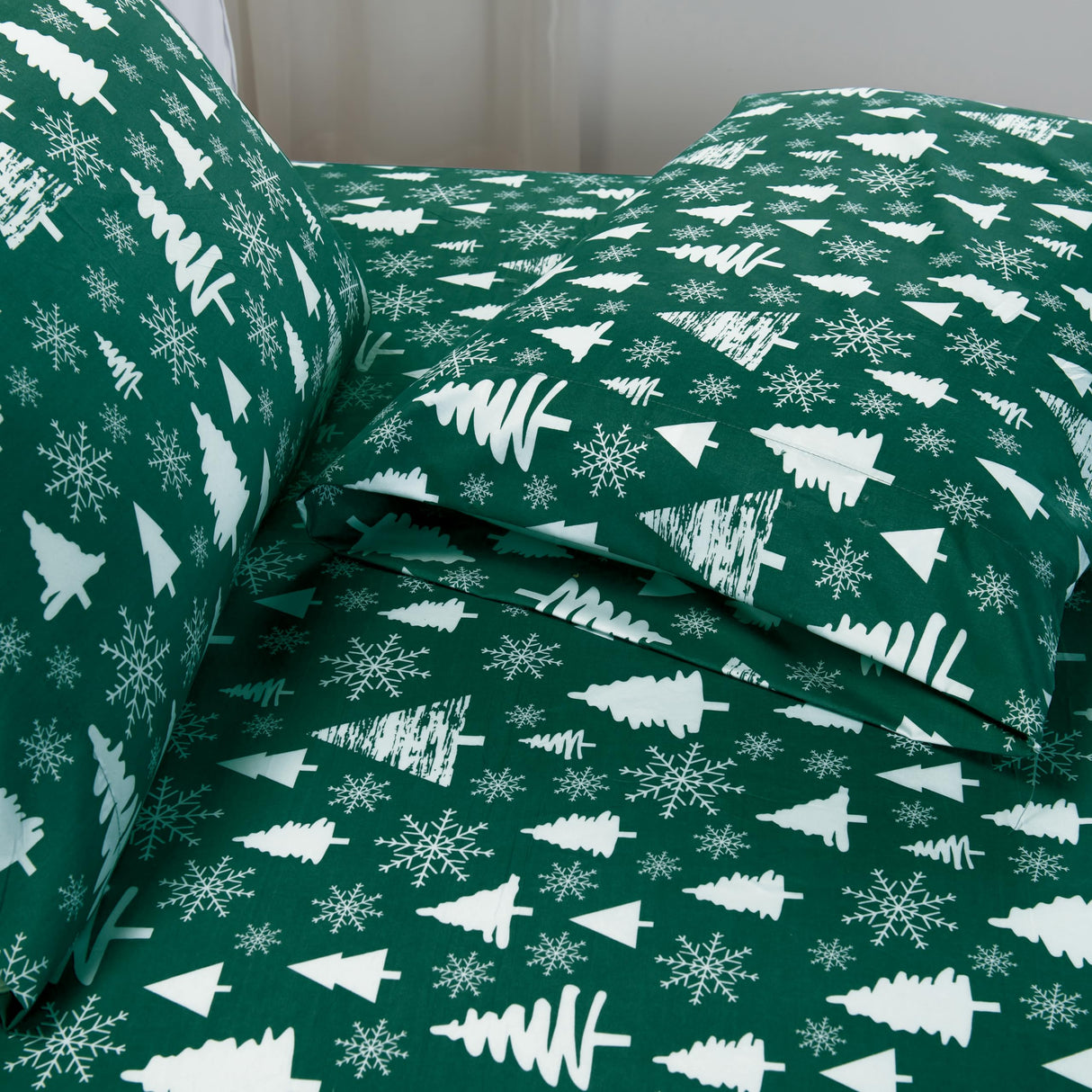 Elegant Comfort Luxury Soft Bed Sheets Holiday Pattern 1500 Premium Hotel Quality Microfiber - Softness Wrinkle and Fade Resistant (6-Piece) Bedding Set, Queen, Hunter Green Christmas Tree