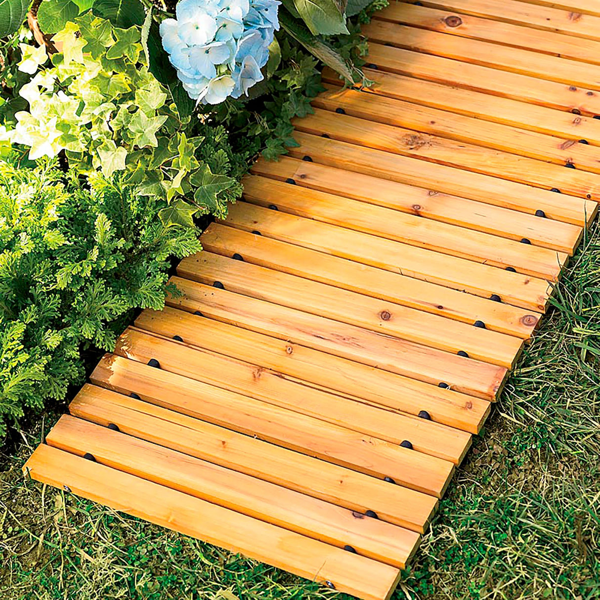 Plow & Hearth 8' Straight Outdoor Wooden Pathway | 18" Wide Rollout Outdoor Garden Walkway | Weather-Resistant Hardwood Cedar Board Walkway Landscape Edging | Decorative Lawn Patio Wedding Party