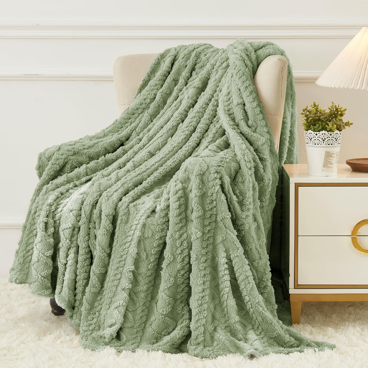 Aganear Fleece Throw Blanket - Cozy Soft Lightweight Fuzzy Throw Blanket for Women Portable Throw Blankets for Couch, Warm Present for Birthday, Christmas, Halloween, Housewarming(50"x60", Sage Green)