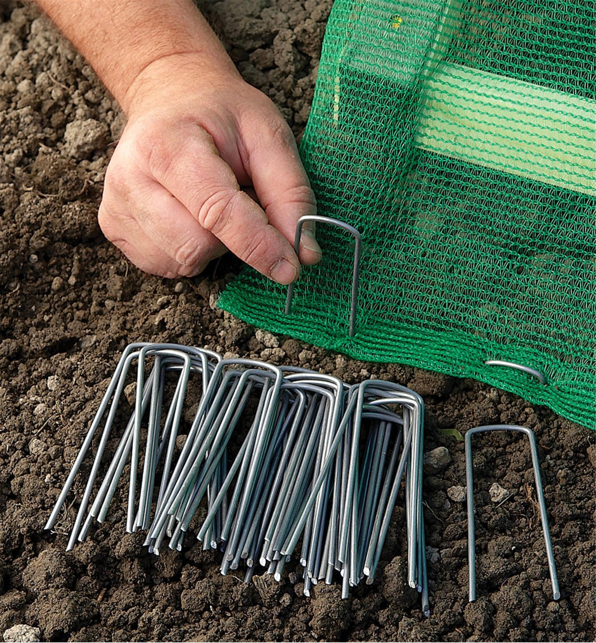 BEBEKULA 100 Pack 6 Inch Garden Stakes, Galvanized Landscape Staples for Weed Barrier Fabric, Heavy Duty Sod Pins Securing Pegs Netting Ground Sheets Irrigation Tubing