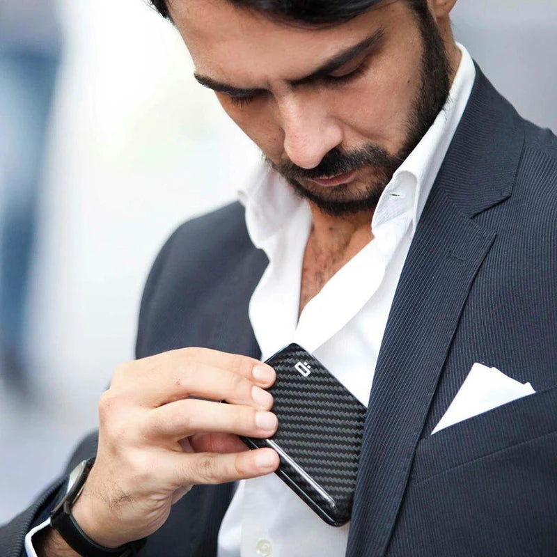 Genuine Carbon Fiber Card Holder with Metal Lock, RFID Protection Against Fraud and demagnetization, Compact Wallet, Smart Case Oslo Model