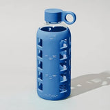 purifyou 40/32/22/12 oz Borosilicate Glass Water Bottles with Volume Markers, Silicone Sleeve, Stainless Steel Lid, Reusable Bottle for Water, Juice, Gym, and Fridge Storage (22oz Chinese Porcelain)
