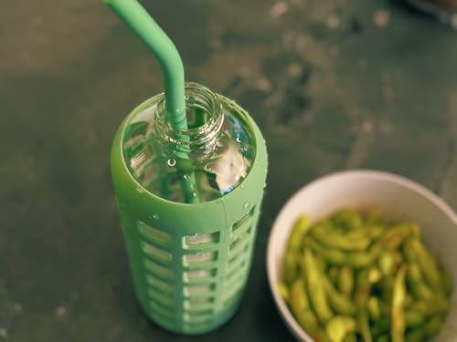 purifyou 40/32/22/12 oz Borosilicate Glass Water Bottles with Volume Markers, Silicone Sleeve, Stainless Steel Lid, Reusable Bottle for Water, Juice, Gym, and Fridge Storage (22oz Shale Green)