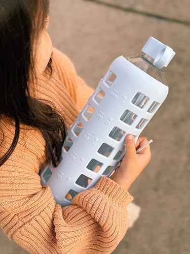 purifyou 40/32/22/12 oz Borosilicate Glass Water Bottles with Volume Markers, Silicone Sleeve, Stainless Steel Lid, Reusable Bottle for Water, Juice, Gym, and Fridge Storage (22oz Ice Blue)
