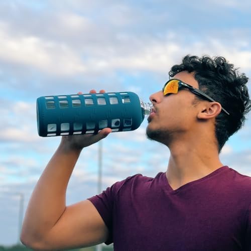 purifyou 40/32/22/12 oz Borosilicate Glass Water Bottles with Volume Markers, Silicone Sleeve, Stainless Steel Lid, Reusable Bottle for Water, Juice, Gym, and Fridge Storage (22oz Chinese Porcelain)
