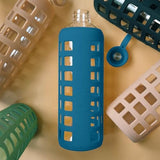 purifyou 40/32/22/12 oz Borosilicate Glass Water Bottles with Volume Markers, Silicone Sleeve, Stainless Steel Lid, Reusable Bottle for Water, Juice, Gym, and Fridge Storage (22oz Chinese Porcelain)