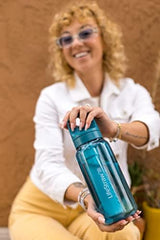 LifeStraw Go Series – BPA-Free Water Filter Bottle for Travel and Everyday use removes Bacteria, parasites and microplastics, Improves Taste, 1L Clear