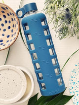 purifyou Premium 40/32 / 22/12 oz Glass Water Bottles with Times to Drink and Volume, Silicone Sleeve & Stainless Steel Lid Insert, Reusable for Fridge Water, Fruit Juice (32oz Chinese Porcelain)