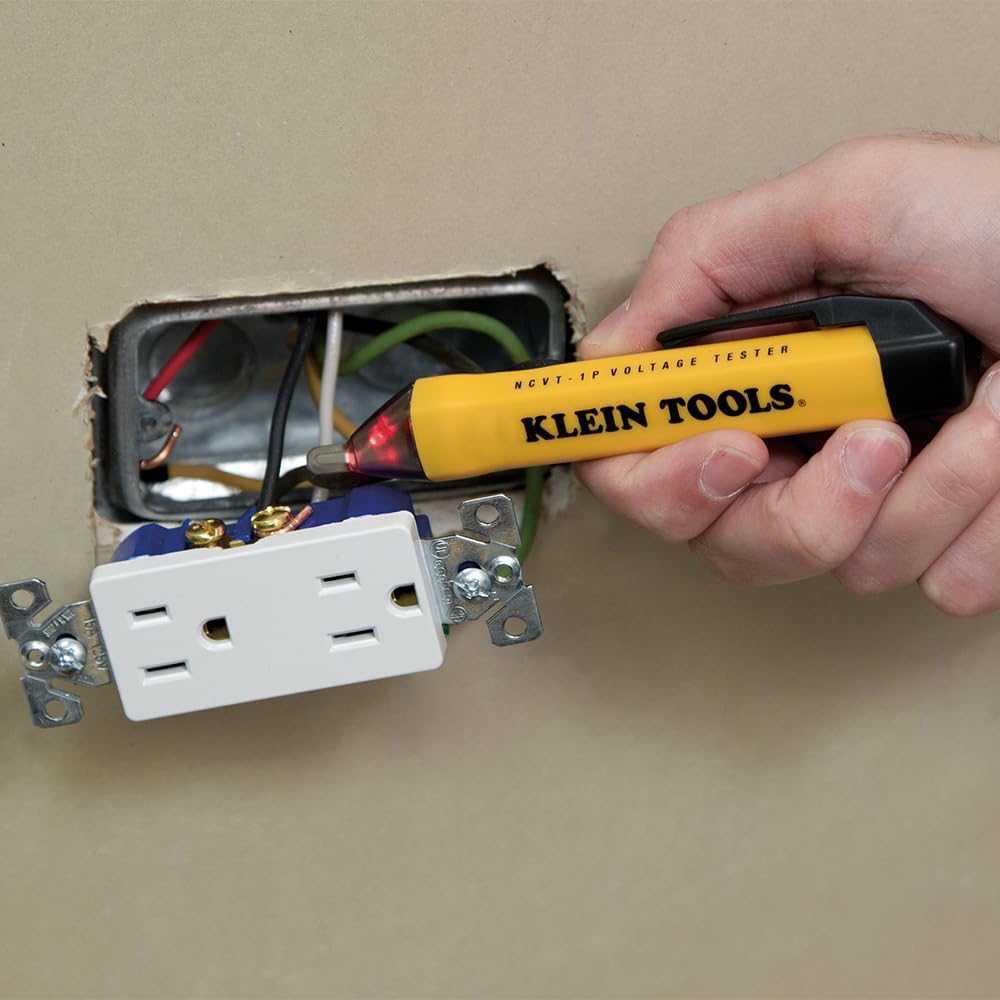 Klein Tools 80025 Outlet Tester Kit with GFCI Tester and Non-Contact Voltage Test Pen, 2-Piece