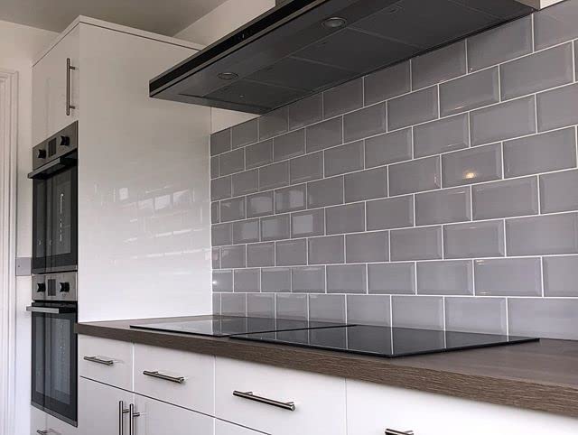 Grehge Blue Ceramic Wall Tile Subway Brick Effect with Bevelled Edges, Kitchen Bathroom Tiles, Gloss Finish, 1m2, Box of 50 – 100mm x 200mm