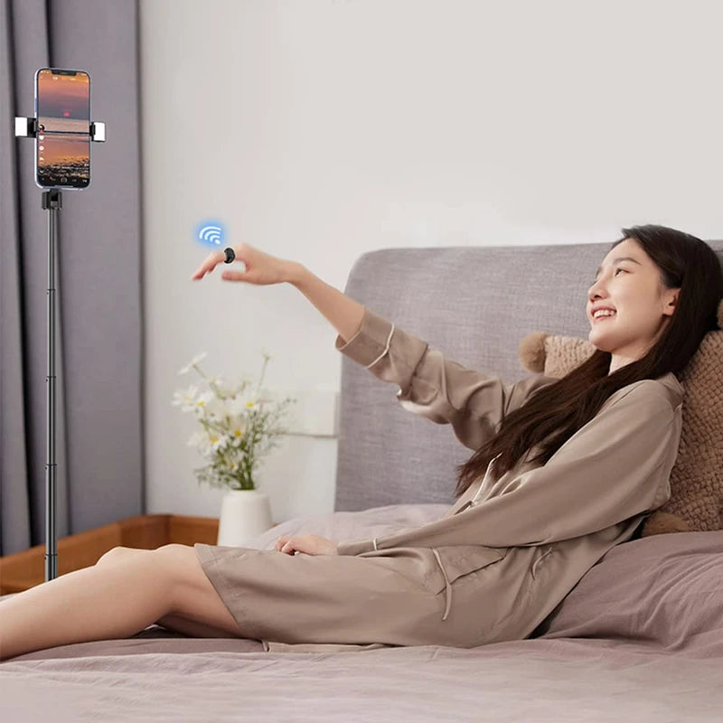 Fingertip Wireless Bluetooth Remote Control, TIK-to-k Remote Control APP Kindle Page Turner, Scrolling Rings Rechargeable Camera Remote for Phones Tablets(Black)