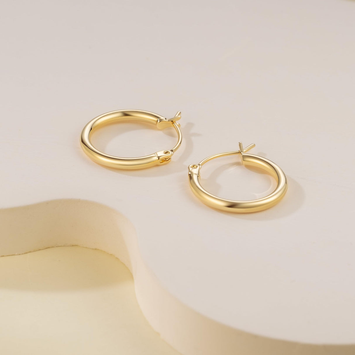 Hoop Earrings, Huggie Hoop Earrings for Women, Hypoallergenic Lightweight Small Hoop Earring for Womens 14mm/16mm/18mm (16mm)