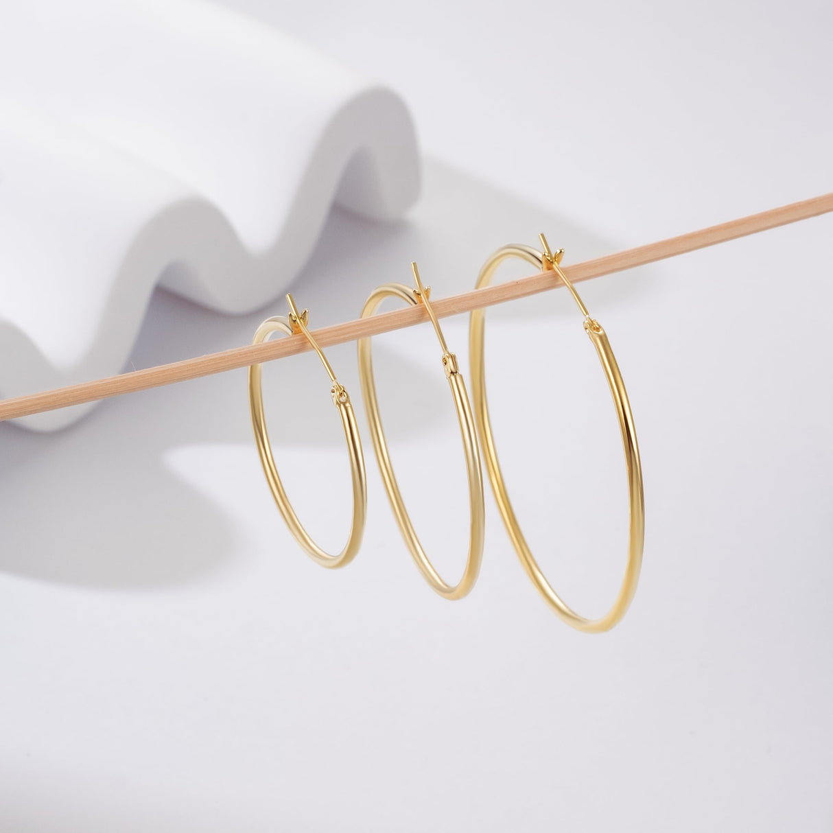 vuiikhir Gold Hoop Earrings for Women 14K Gold Earrings for Women
