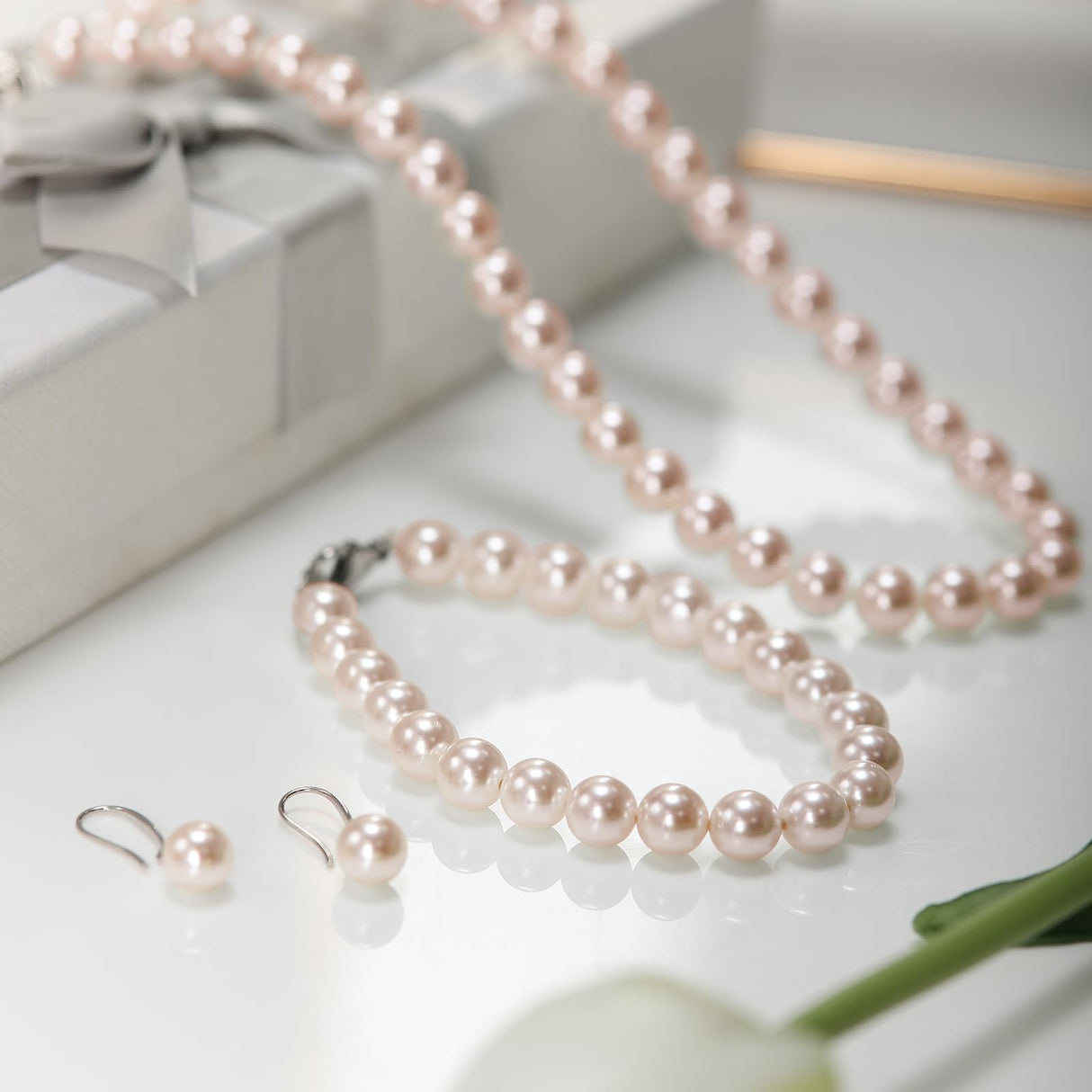 AOOVOO Pink Pearl Necklace Set for Women, 8mm Round Shell Pearl Includes Stunning Bracelet and Dangle Earrings 3 Piece Jewelry, Birthday Wedding Gifts for Her
