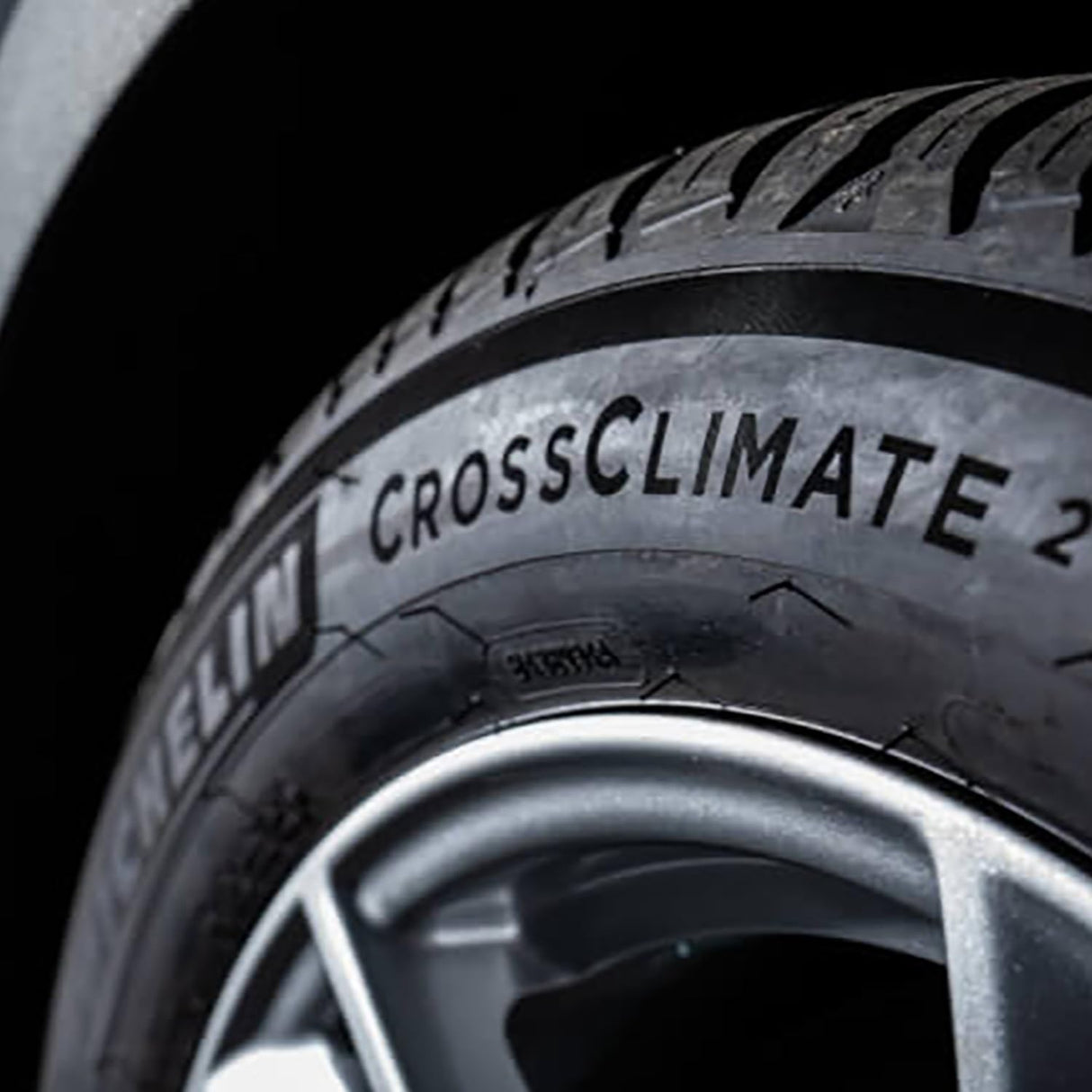 MICHELIN CrossClimate2 All-Season Tire 235/60R18/XL 107V