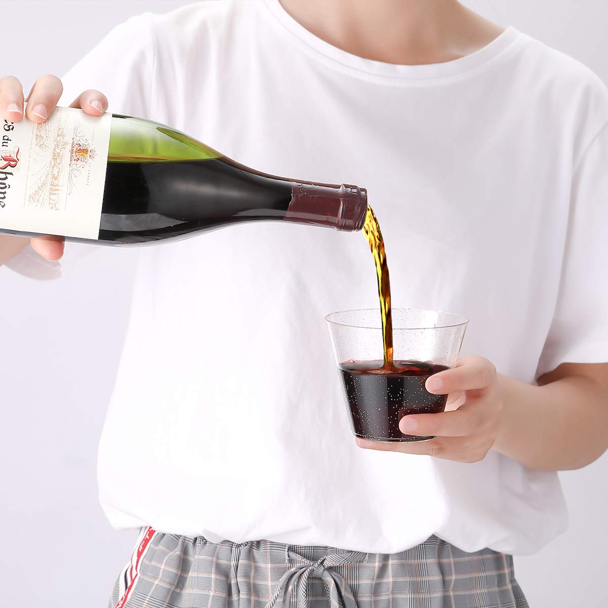 JOLLY CHEF 100 Pack 9 oz Gold Plastic Cups, Disposable Gold Glitter Plastic Cups Perfect for Wedding Thanksgiving, Christmas Party Cups