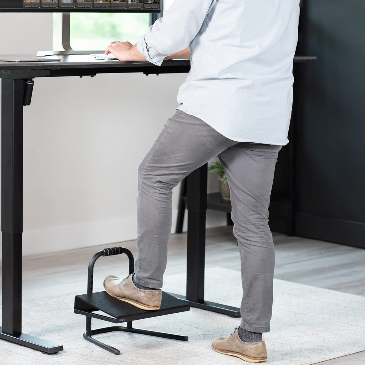 VIVO Ergonomic Height Adjustable Foot Rest Relief Platform, Elevated Stool for Comfortable Sit to Stand Workstation, Non-Slip Surface, Portable, Home Office Classroom Use, Black, STAND-FT01