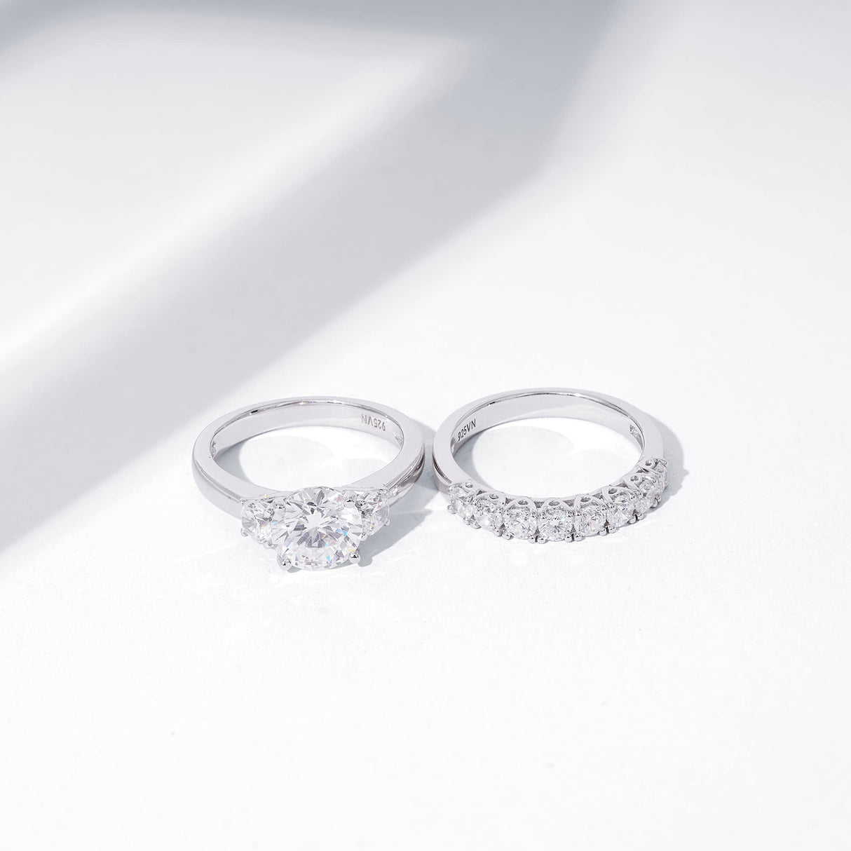 Amazon Essentials Sterling Silver Platinum Plated, Infinite Elements, Cubic Zirconia, Three Stone Ring with Matching Wedding Band, Size 7