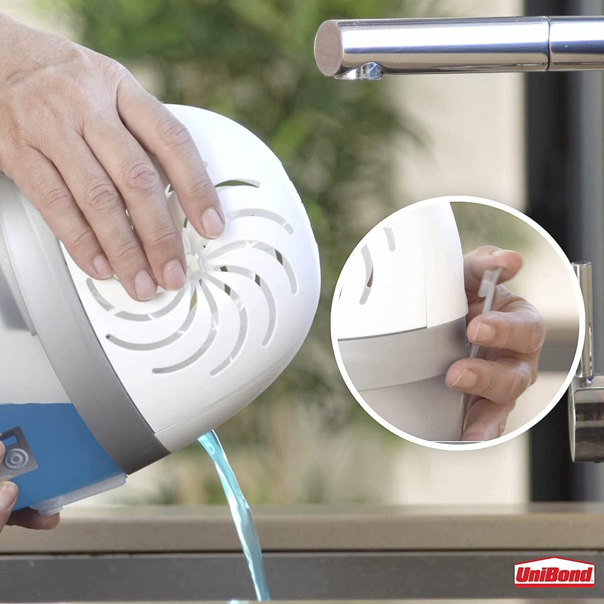 UniBond AERO 360° Moisture Absorber Neutral Refill Tab, ultra-absorbent and odour-neutralising, for AERO 360° Dehumidifier, Condensation Absorbers, (4 x 450g)