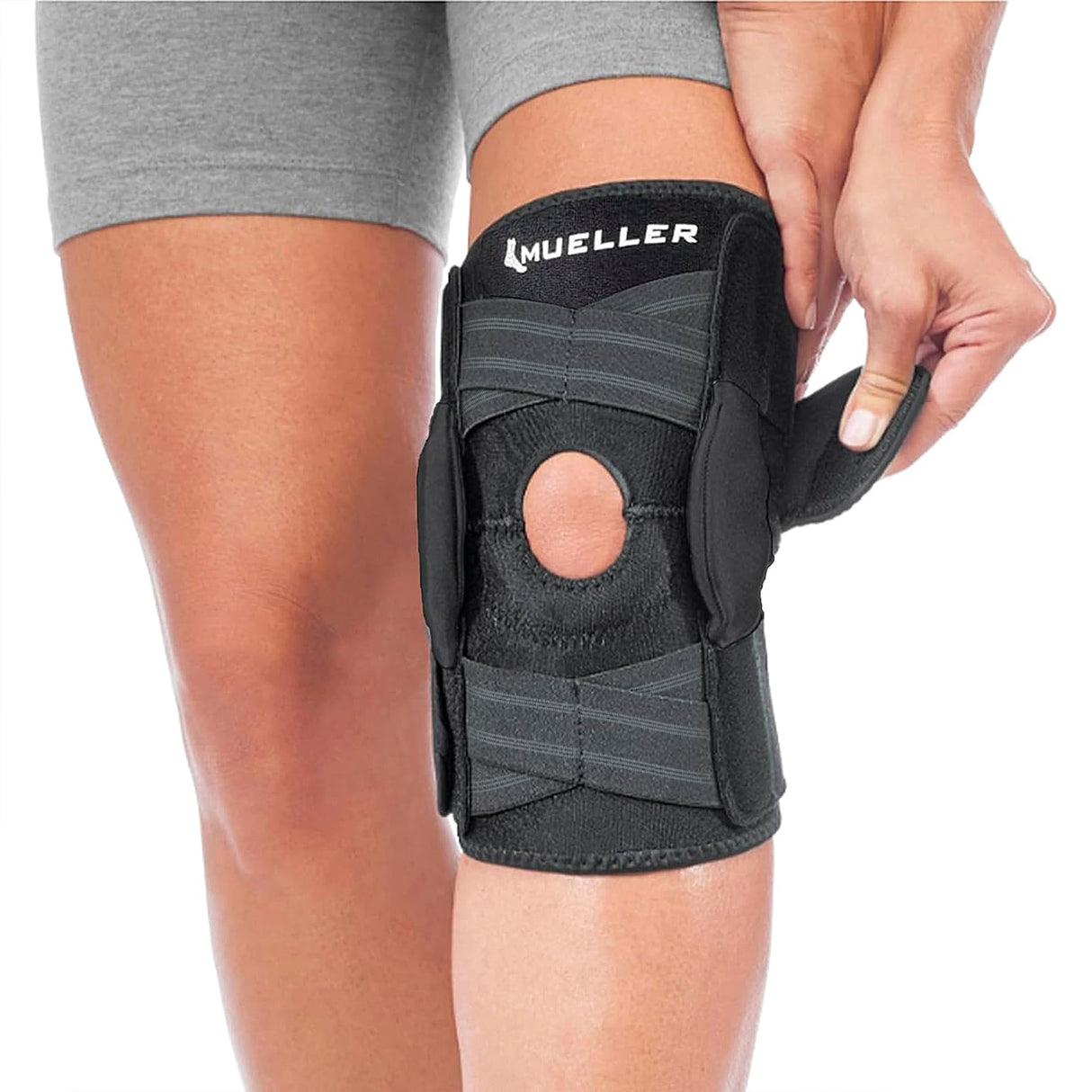 MUELLER Sports Medicine Self Adjusting Hinged Knee Brace, Knee Pain Relief Support for Men and Women, Ideal for Arthritis, Sprains, Black, One Size