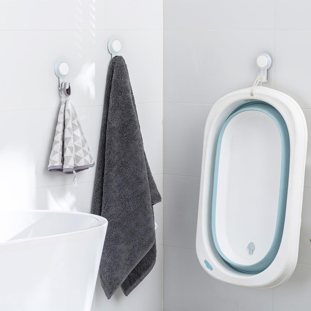 TAILI 4 Pack Powerful Suction Cup Shower Hooks for Towel, Loofah, 360° Rotatable Damage-free Hanging Versatile Wall Hooks for Inside Bathroom, Decoration, Removable Suction Holders, Easy to Use, Clear