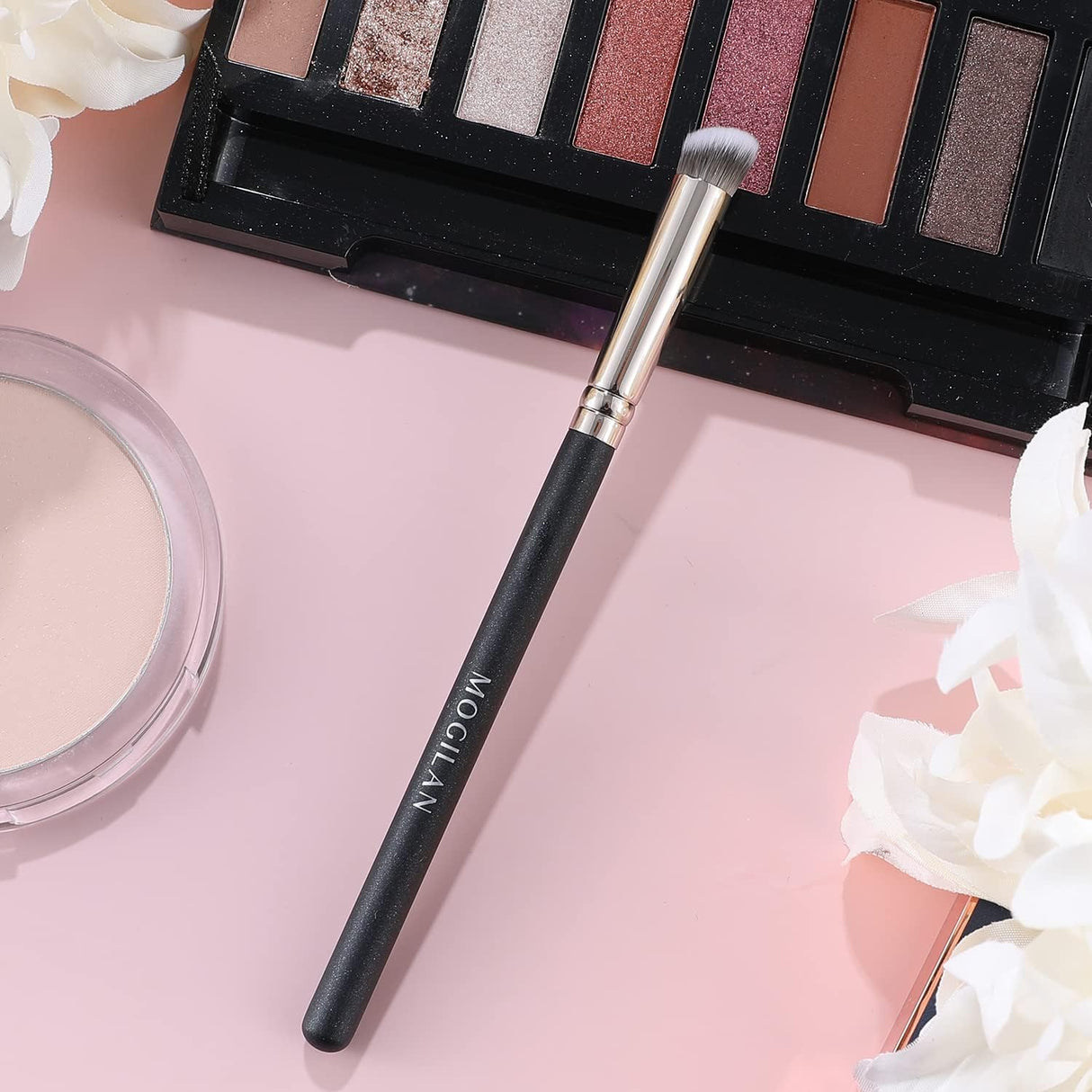 MOGILAN Angled Concealer Brush Under Eye, Mini Angled Contour Brush Synthetic Kabuki Brush for Concealing Blending Setting Buffing with Powder Liquid Cream Cosmetics Vegan Makeup Brushes (276)