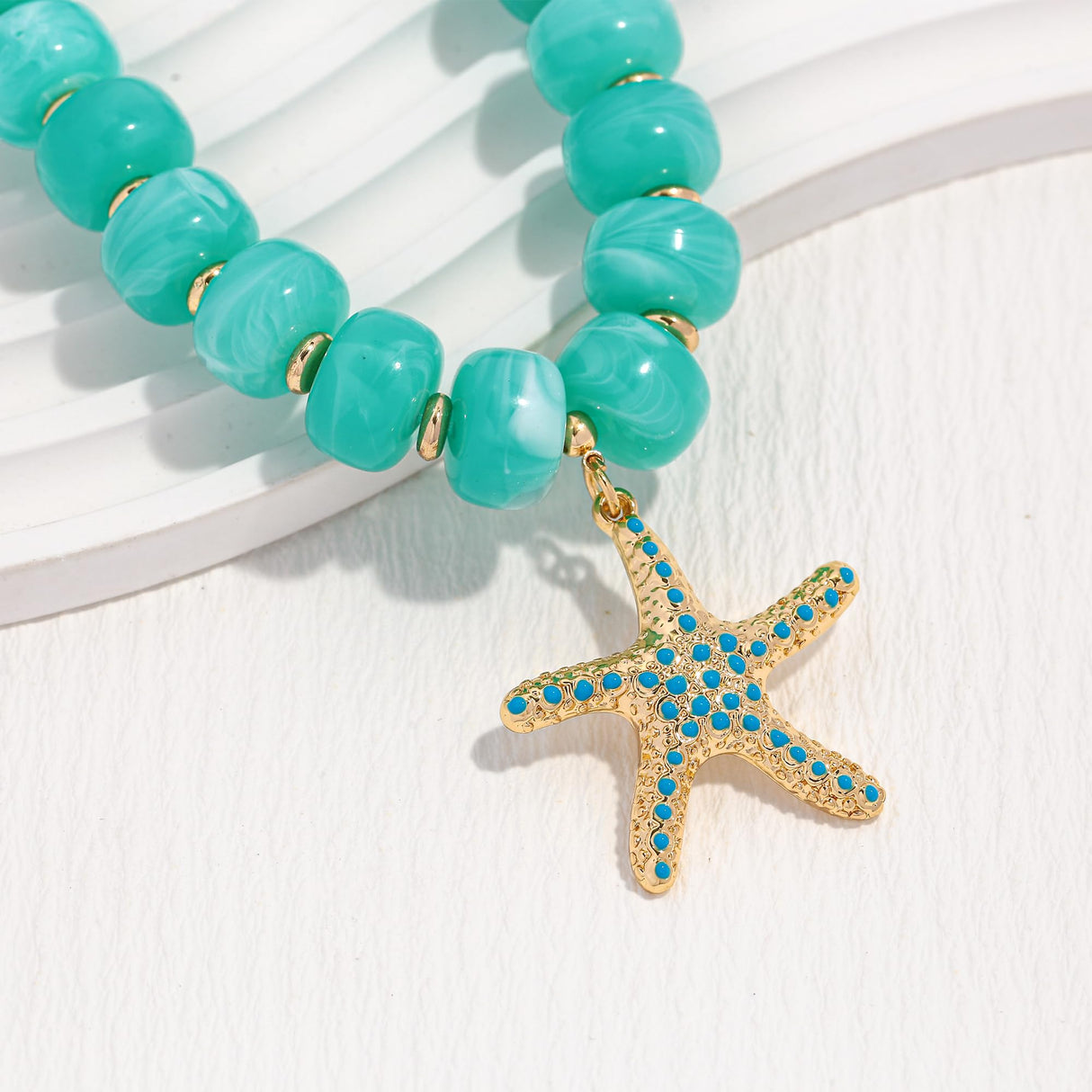 WOWORAMA Boho Chunky Beaded Necklaces for Women Ocean Blue Resin Beads Necklace with Gold Starfish Pendant Necklace Coastal Summer Statement Necklaces Jewelry