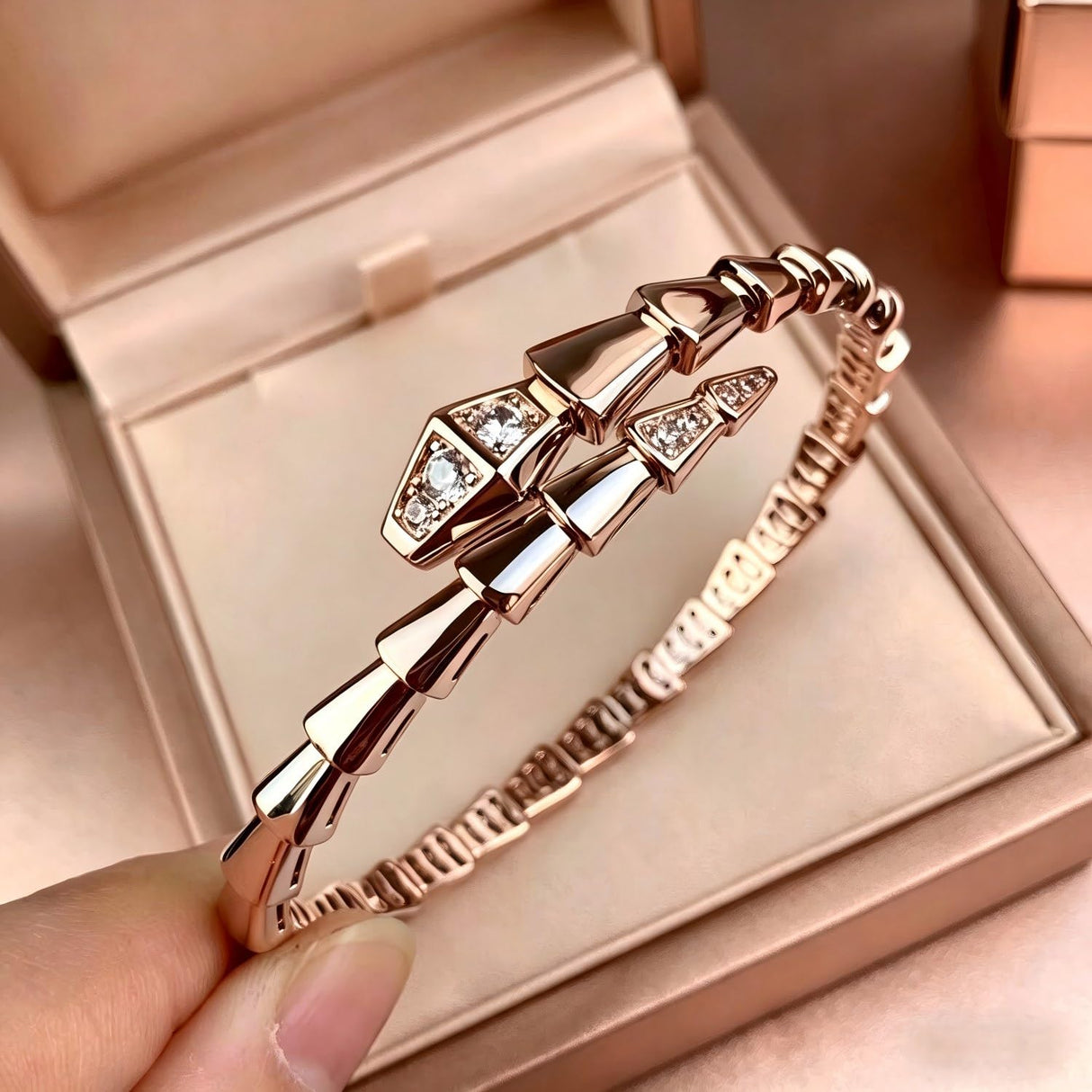 Ladies' Serpentine Bracelet，Rose Gold snake shaped bracelet