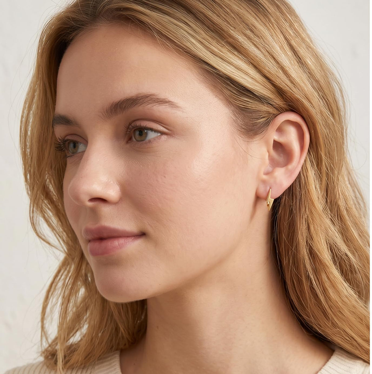 Reffeer Solid 925 Sterling Silver Lightning Bolt Hoop Earrings for Women Teen Girls Lightning Hoop Earrings Cartilage Huggie Earrings (B-18K Gold)