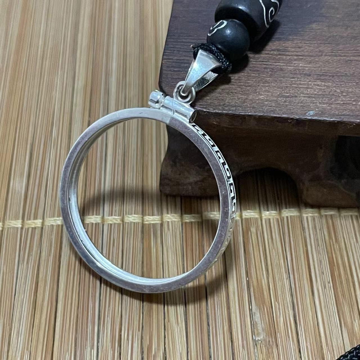 Geruibi Sterling Silver 1 oz Border Screw Top Coin Border is suitable for 40.6mm diameter 2.98mm thickness, Coins Not Included
