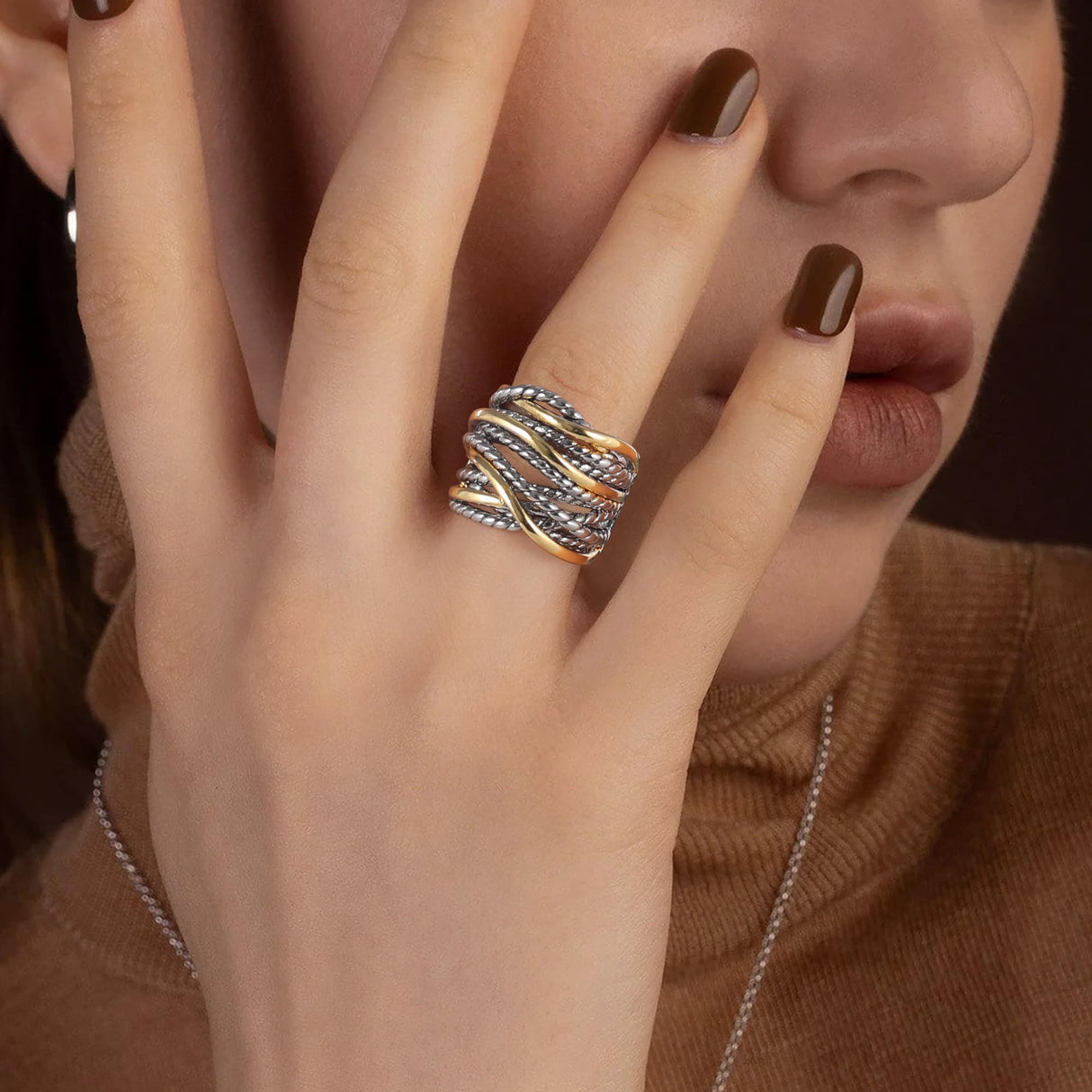 Mytys Gold and Silver Statement Rings for Women Wire Intertwined Design 14K Gold Plated Silver Band Ring Wide Index Finger Rings Costume Jewelry (Gold & Silver, 9)