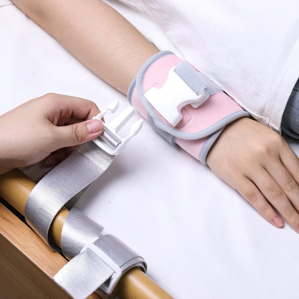 lefeke Patient Medical Restraints with Quick Release Buckles, Bed Restraints Belts for Wrists and Ankles, Limb Holder Movement Limited Ties for Hands and Legs（4 Pcs Pink）