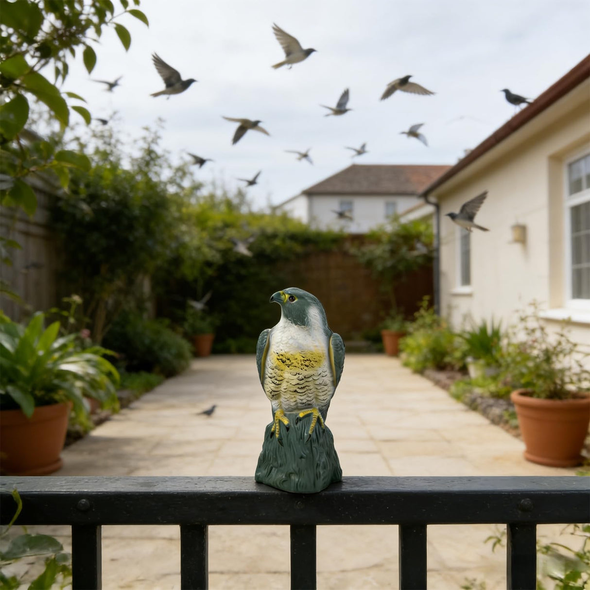 Hausse Scarecrow Eagle Fake Hawk Decoy Statue Scare Birds Away, Plastic Deterrents, Garden Protectors Bird Repellent, Nature Enemy Bird Repellent for Outdoor Garden Yard