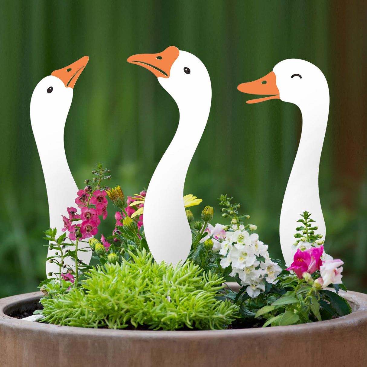 OUUJUOZ Metal Outdoor Goose Statue - Garden & Yard Decor, 17" Lawn Goose Figurine with Vibrant Rust-Resistant Finish, Weatherproof Metal Goose Decor for Patio, Entryway or Garden Gifts for Women