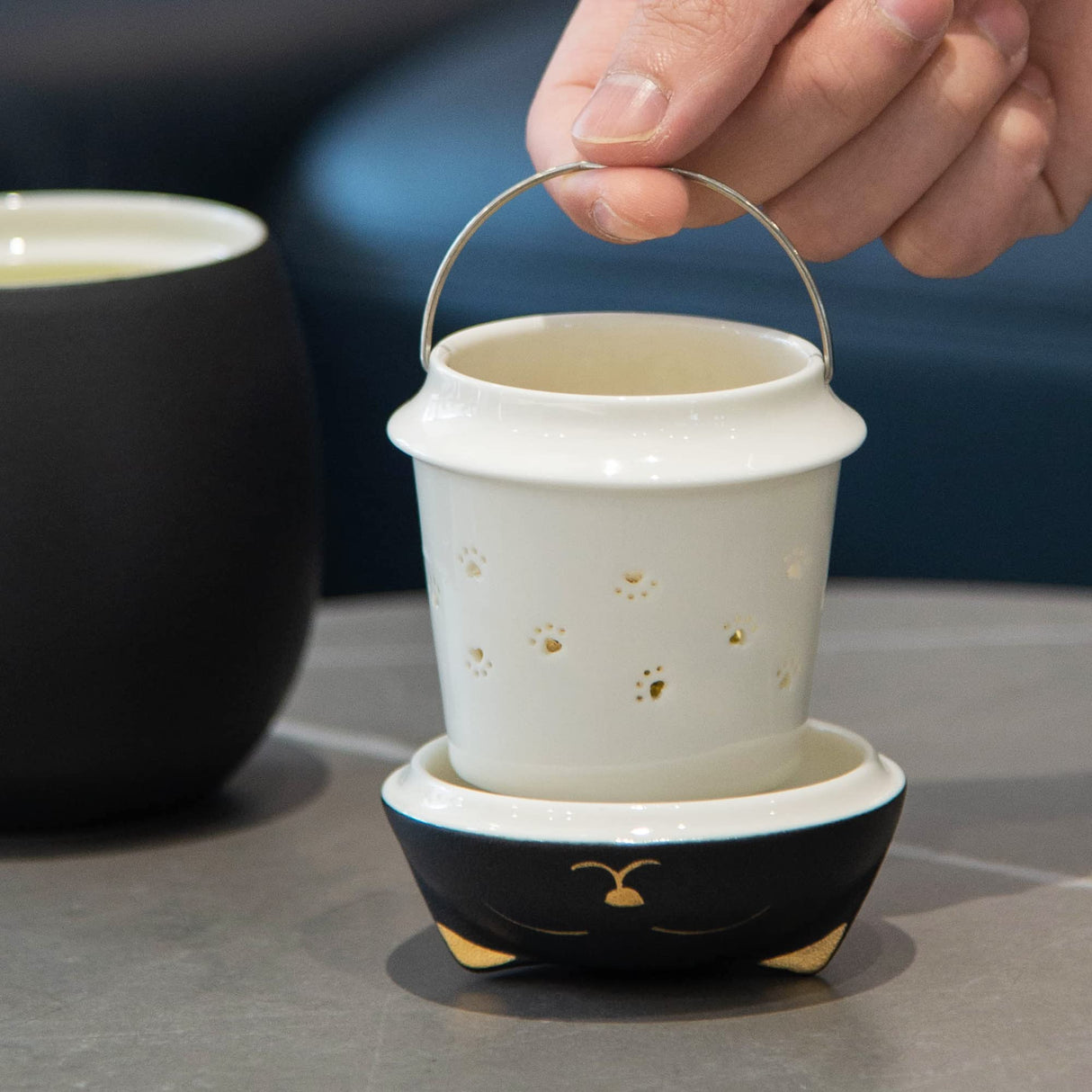 HEER Black Cat Tea Cup with Infuser and Lid, Cute Tea Mug with Strainer for Steeping Loose Leaf, Ceramic Teacup Birthday Christmas Cat Lover Gifts for Women, Men, Mom, Sisters, besties. (Black)