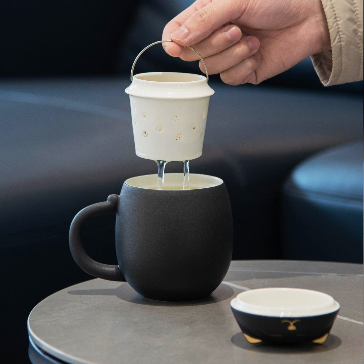 HEER Black Cat Tea Cup with Infuser and Lid, Cute Tea Mug with Strainer for Steeping Loose Leaf, Ceramic Teacup Birthday Christmas Cat Lover Gifts for Women, Men, Mom, Sisters, besties. (Black)