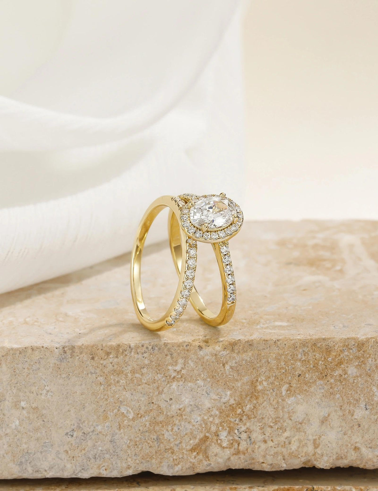 EAMTI 1.5CT Bridal Ring Sets Oval Cut CZ Promise Engagement Rings Halo Wedding Bands for Women Travel Silver Ring 14K Gold Plated Size 7